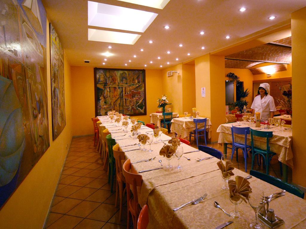 Albergo Ristorante Corsini Pavullo nel Frignano Eksteriør bilde