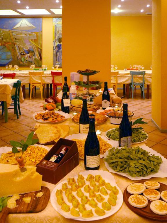 Albergo Ristorante Corsini Pavullo nel Frignano Eksteriør bilde